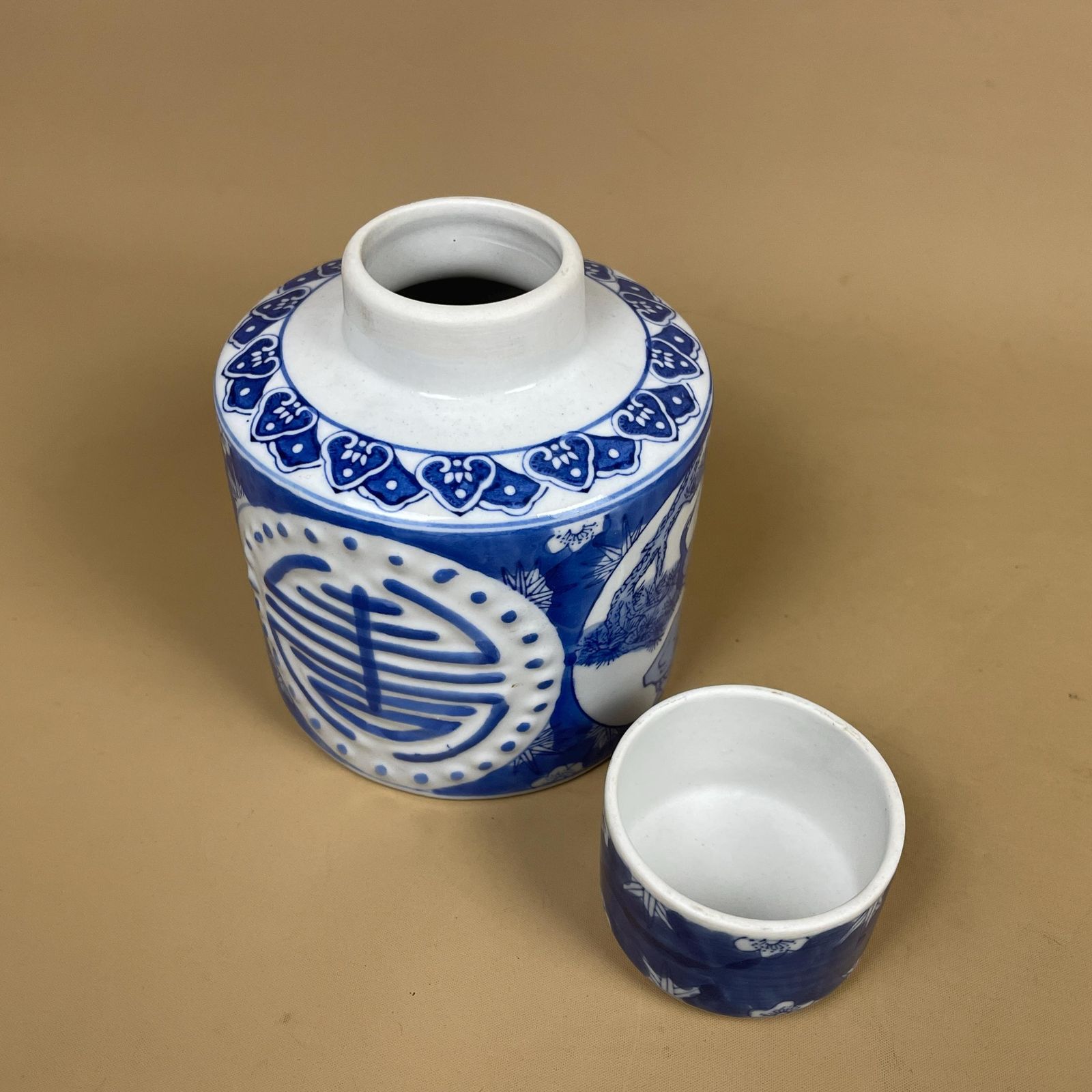 photo for sale Oriental Blue White Ceramic Ginger Jar Cylinder Chinoiserie Lidded Pot Jar Asian Style Home Accent Stalk