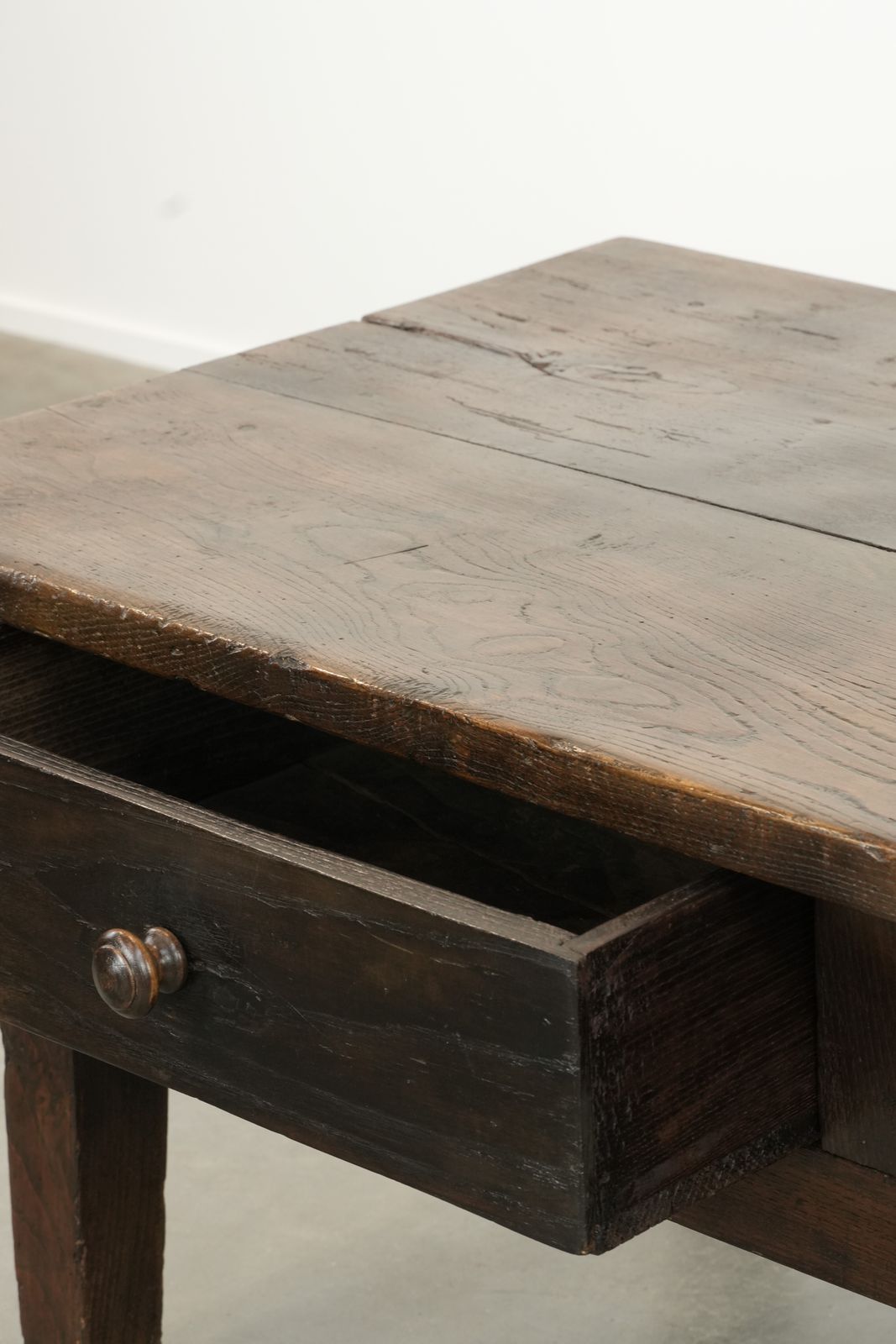 Meubels Antieke Zuid Europese Salontafel, 18e Eeuw, Kastanjehout Met Twee Lades En Mooie Patina photo