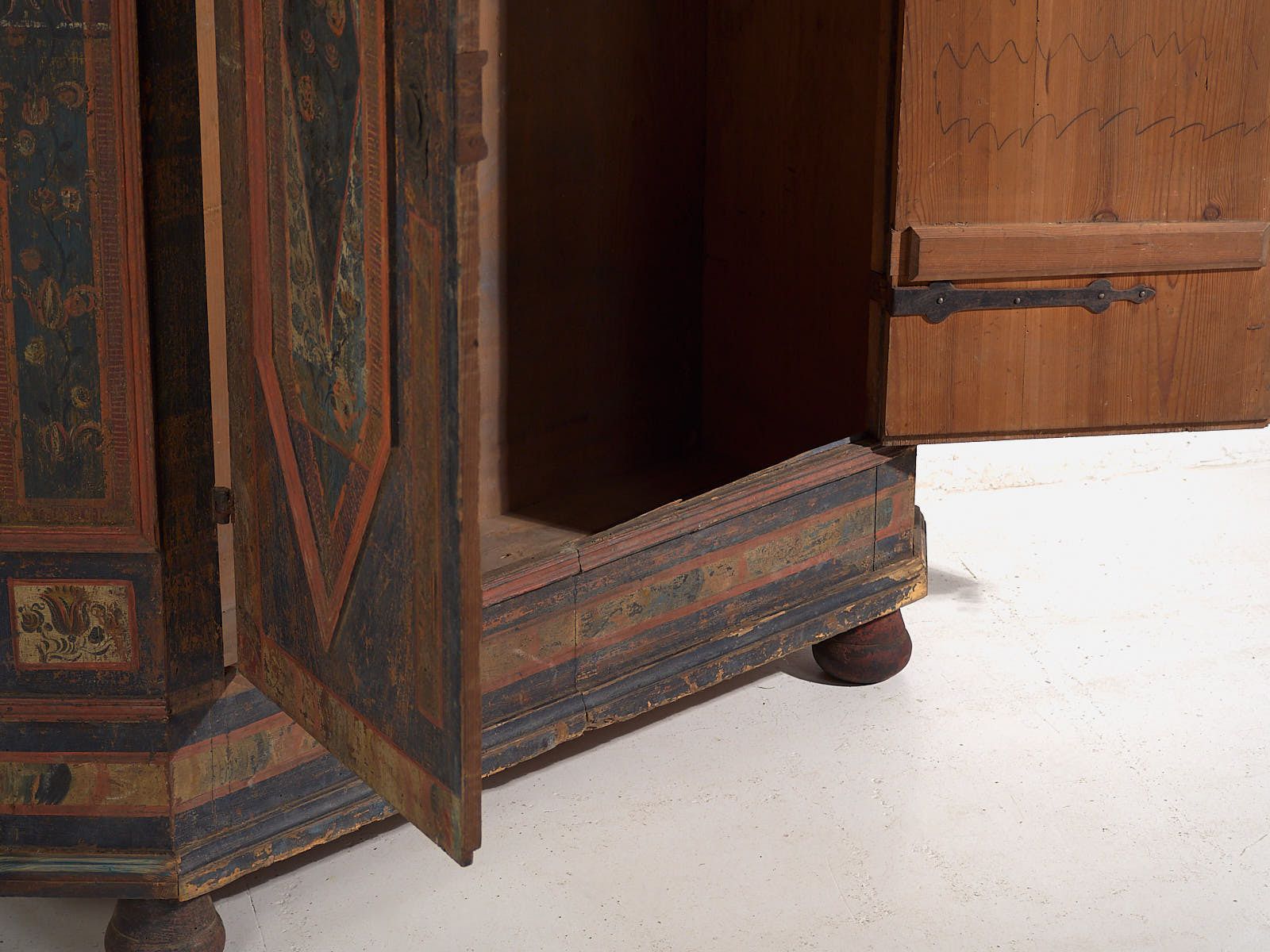 Austrian Painted Wardrobe – Late 18th – Early 19th Century (C.1780 1820) photo vintage