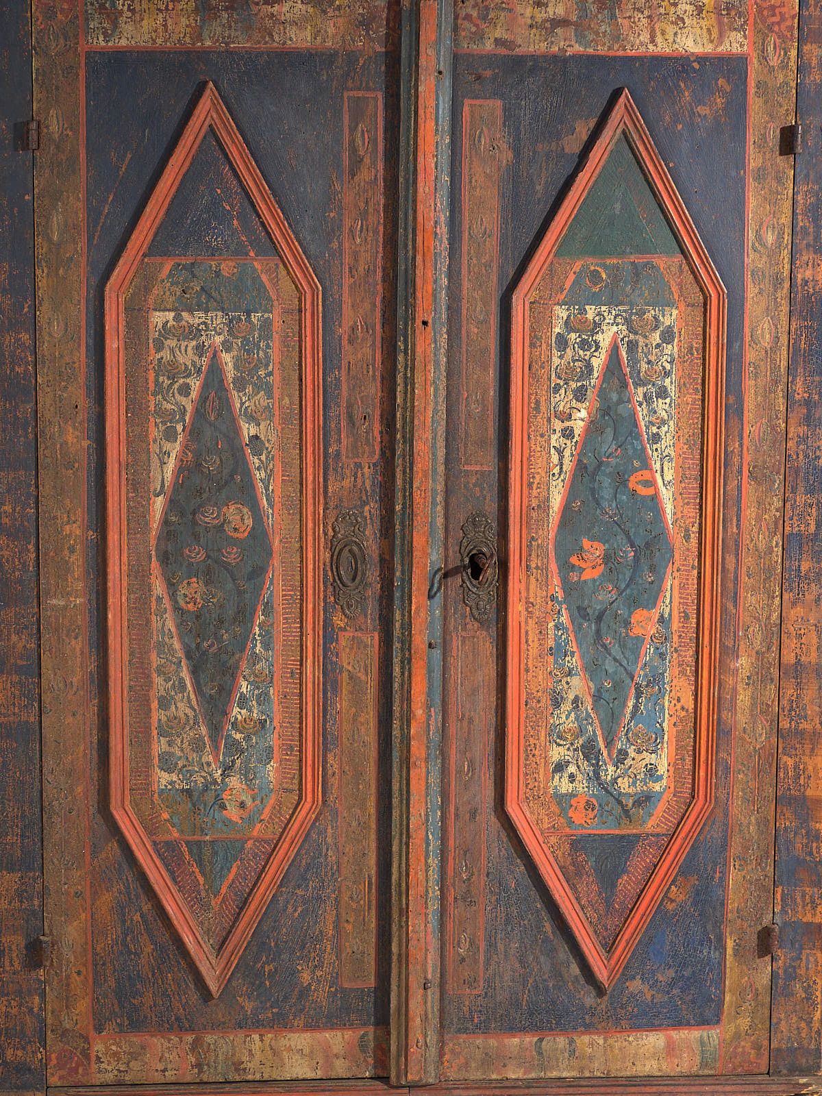photo vinterior Austrian Painted Wardrobe – Late 18th – Early 19th Century (C.1780 1820)
