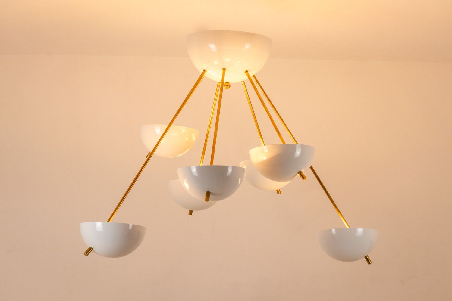 Stilnovo. Chandelier In Gilded Brass And White Lacquered Metal. Contemporary. photo vinterior