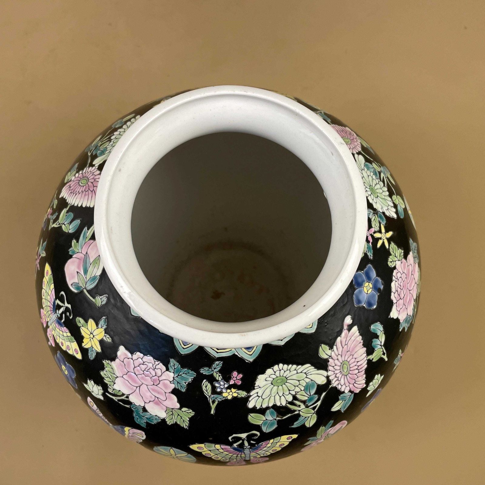 photo furniture Oriental Antique Decorative Vase Ceramic Pot Japanese Vintage Display Ginger Jar Hand Painted Asian Old Aged Butterfly Floral Pattern Black