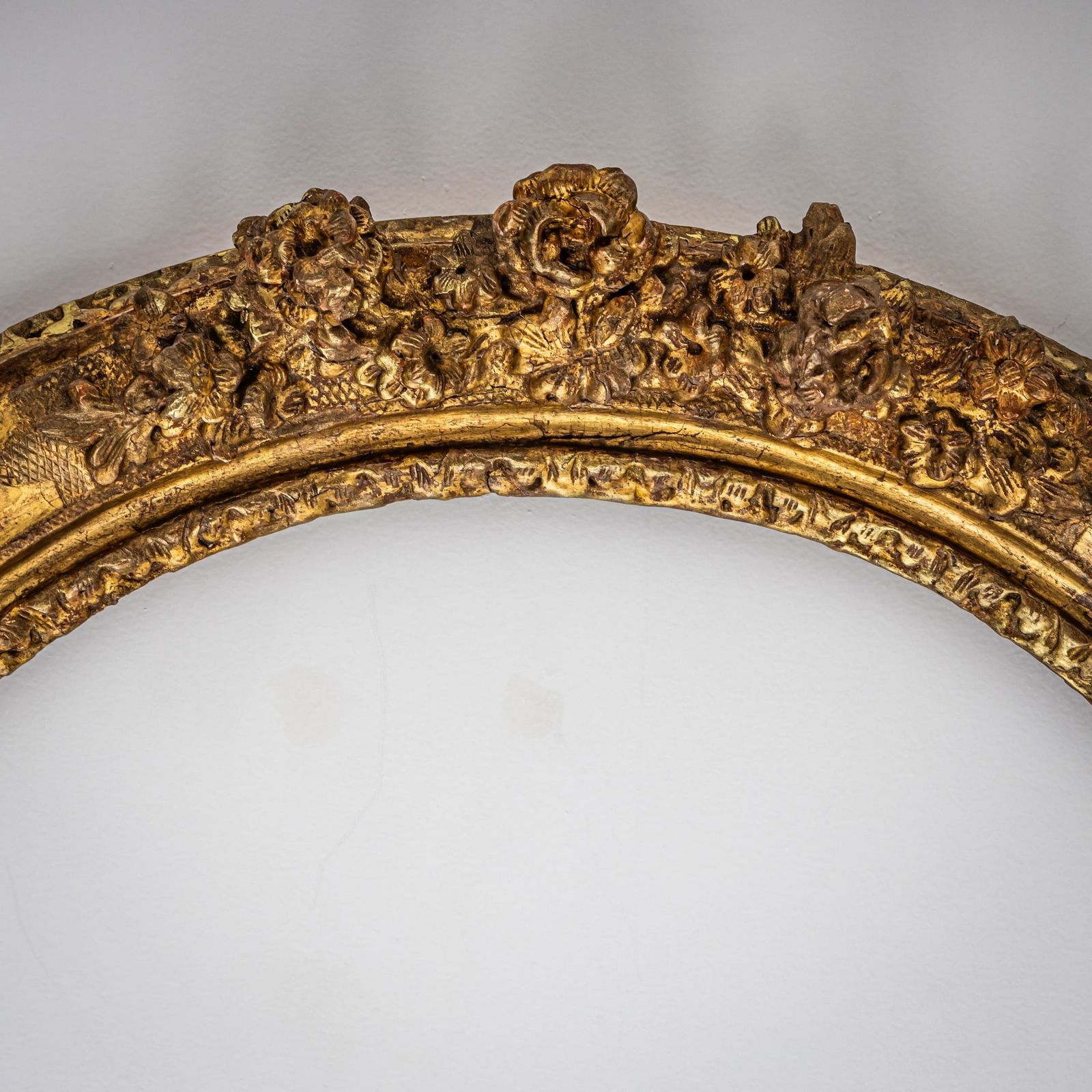 Oval Gilt Louis XV Stucco Frame, France, 18th Century photo 2350.0