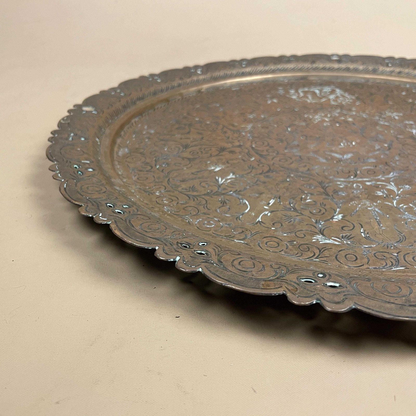 Antique Metal Gold Indian Patterned Brass Tray 40cm Plate Asian Handmade Etched Intricate Decorative Patterned Wall Art Round Vintage photo vinterior