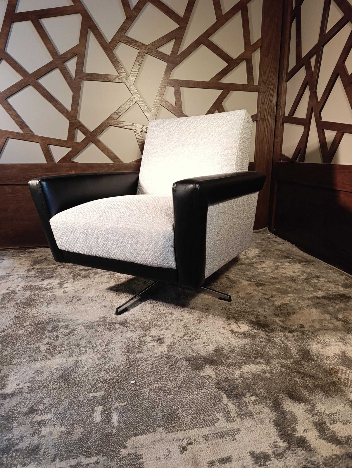1950s Italian Style Swivel Lounge Chair, New Upholstery