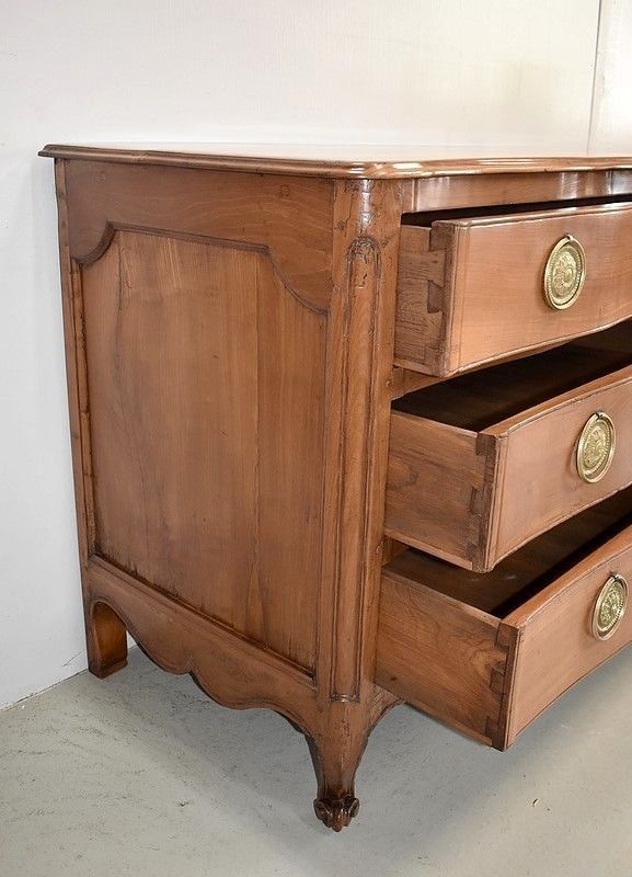 photo vintage Louis XV Crossbow Chest In Cherry Blond 18th