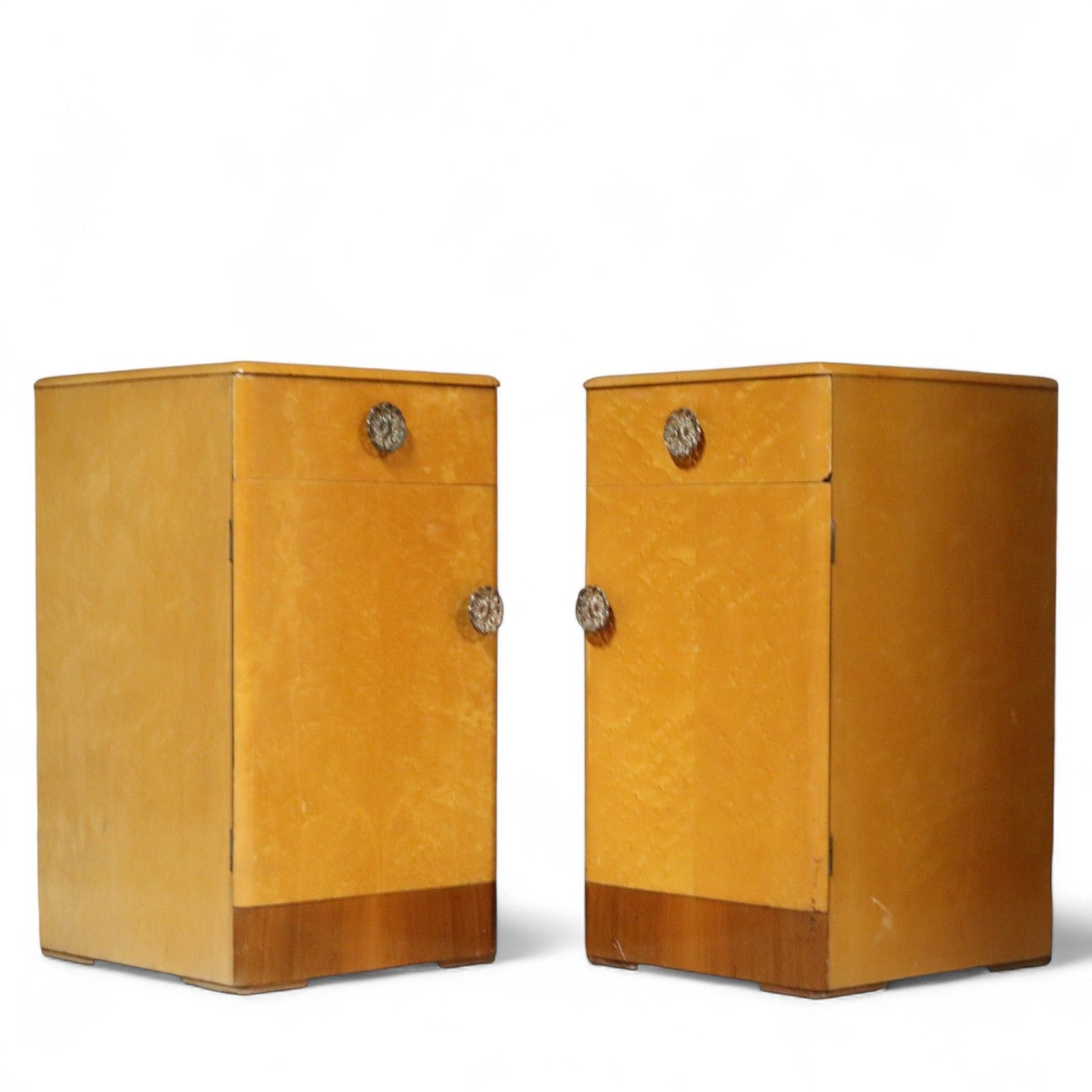 photo vintage Pair Of Art Deco 1930s Birdseye Maple Bedside Cabinets Vintage Nightstands