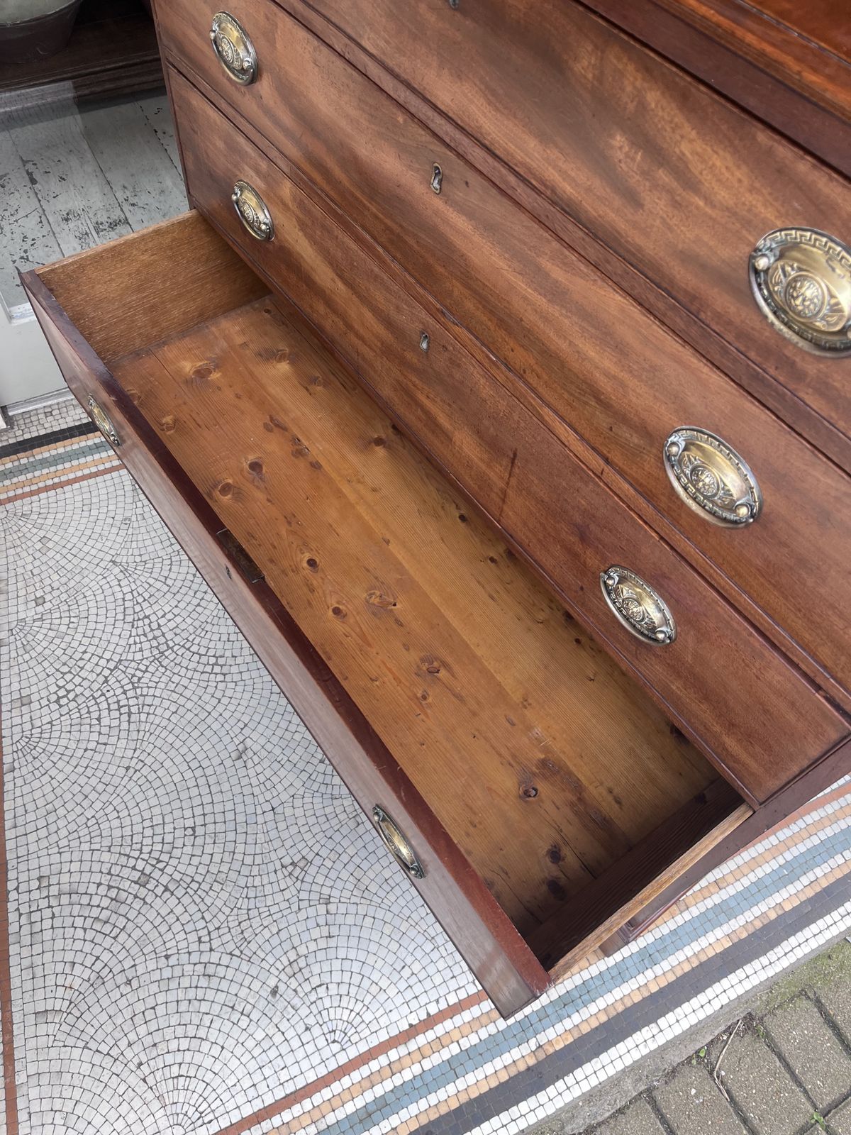 photo furniture Antique Mahogany Large Chest Of Five Drawers