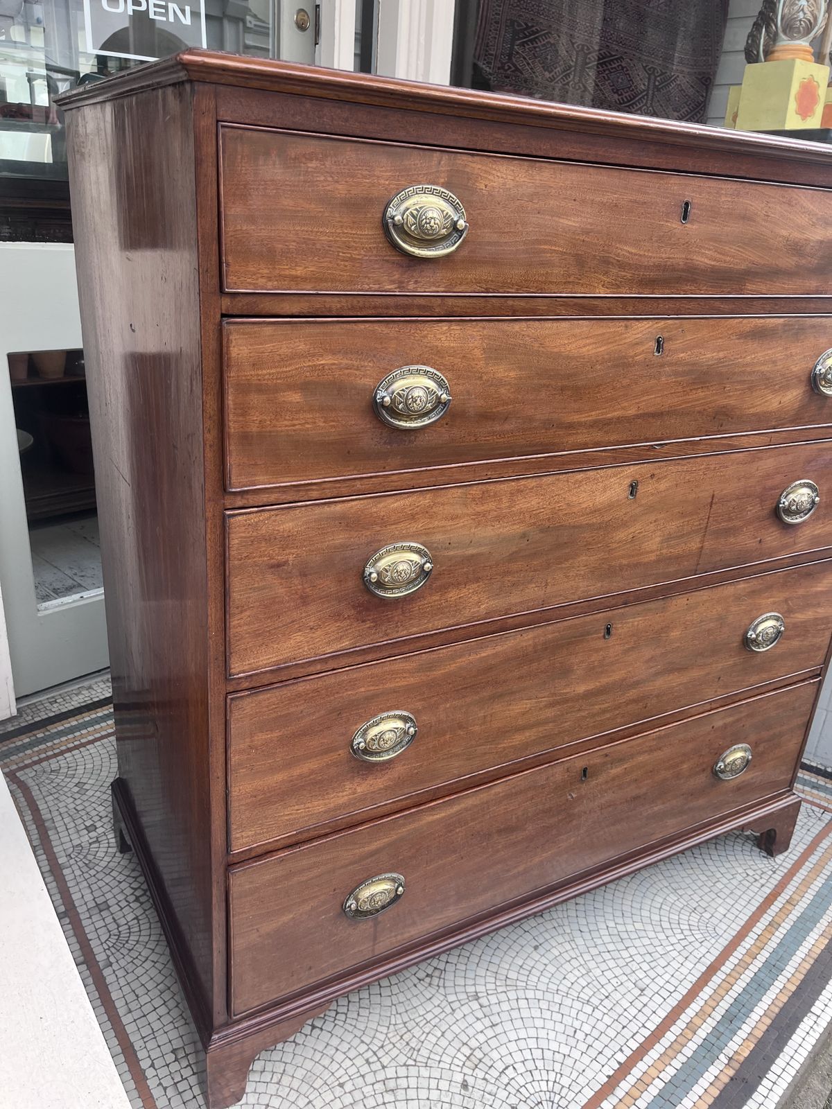 photo vinterior Antique Mahogany Large Chest Of Five Drawers