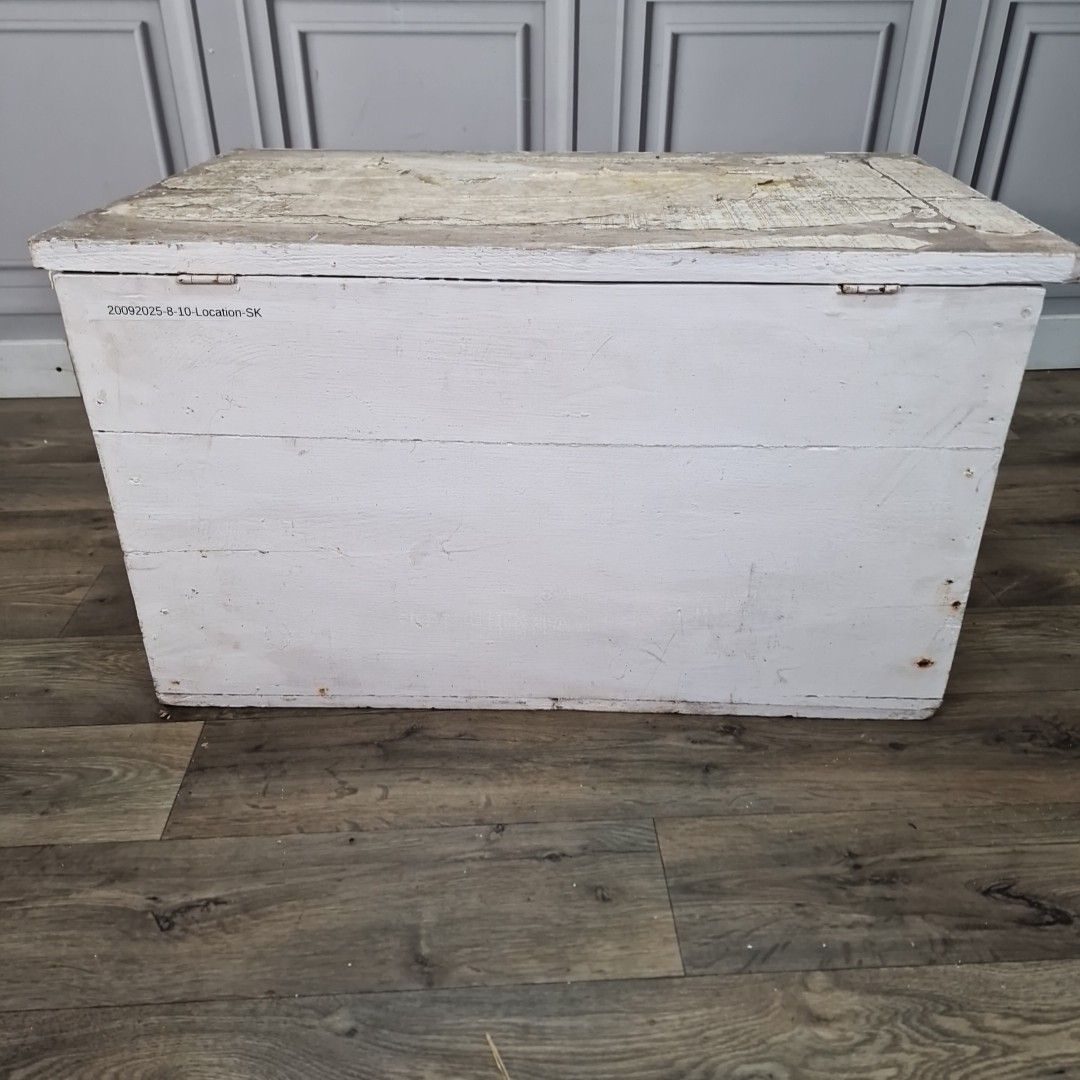 photo vintage Antique Vintage Blanket Chest Storage Trunk Rustic Painted Tool Box Wooden Pine