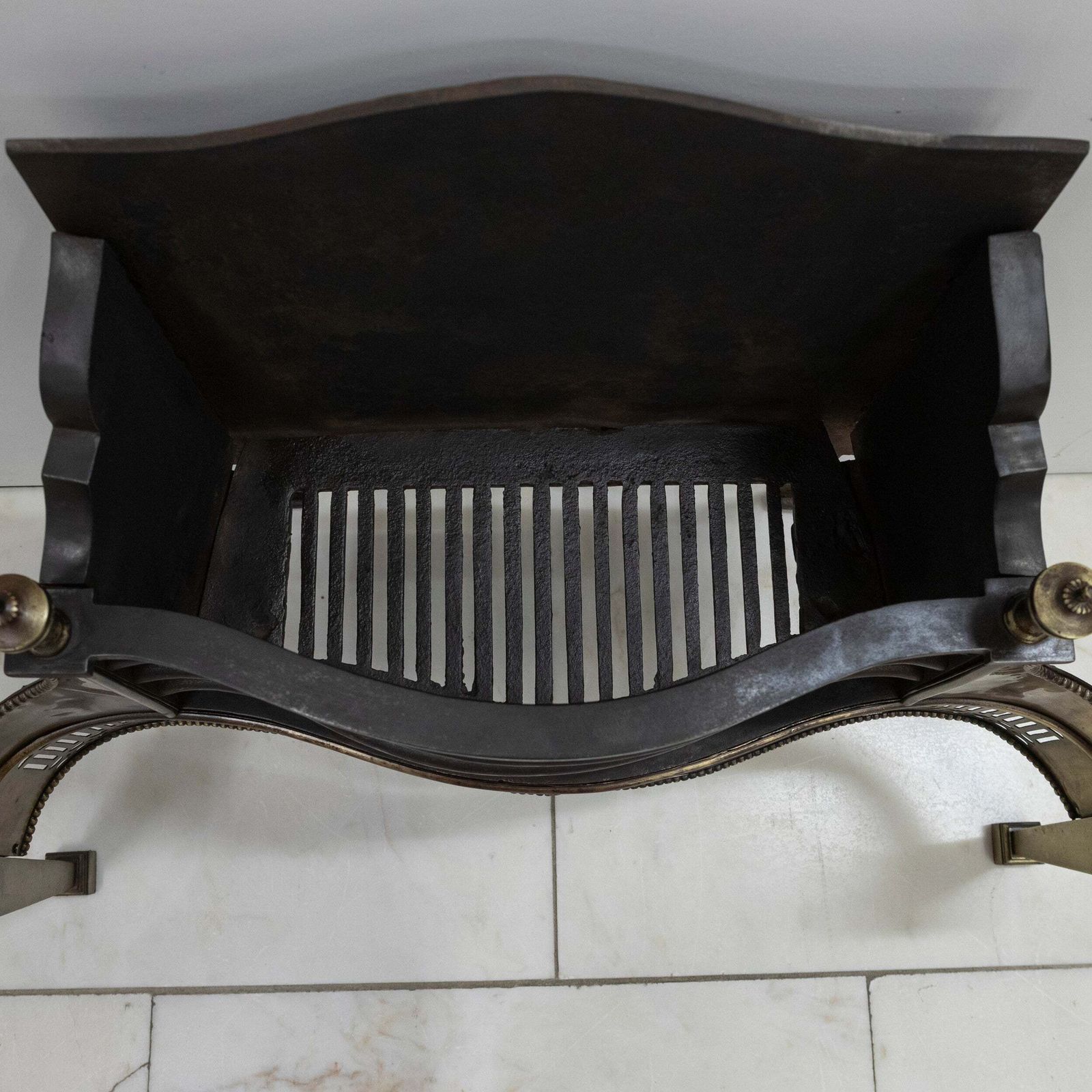 photo vinterior Splendid Antique Georgian Fire Basket With Brass Finials