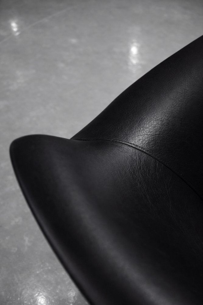 photo vinterior Mid Century Scandinavian Modern Black Swivel Chairs, 1970s, Set Of 2