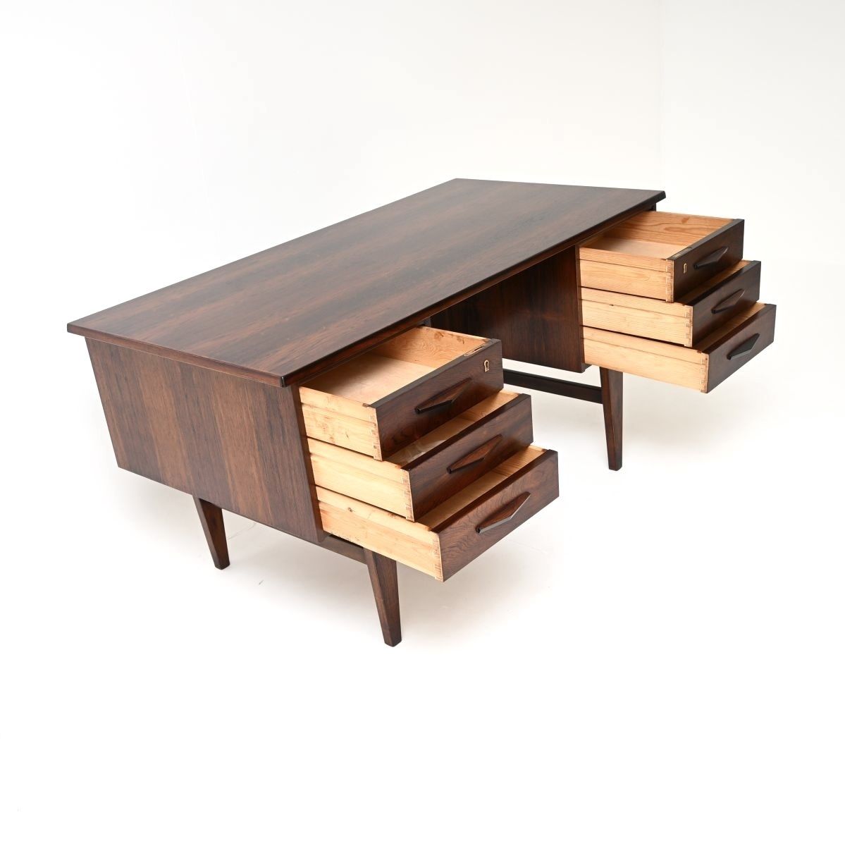 Danish Vintage Rosewood Desk, 1960s photo vinterior