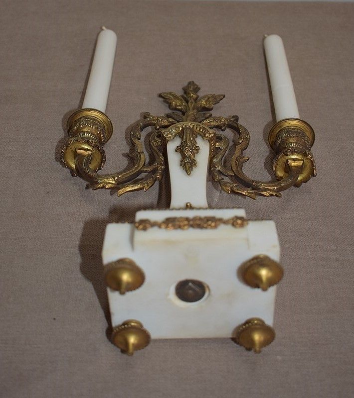 photo furniture Pair Of Louis XV Chandelier In Marble & Bronze 19th