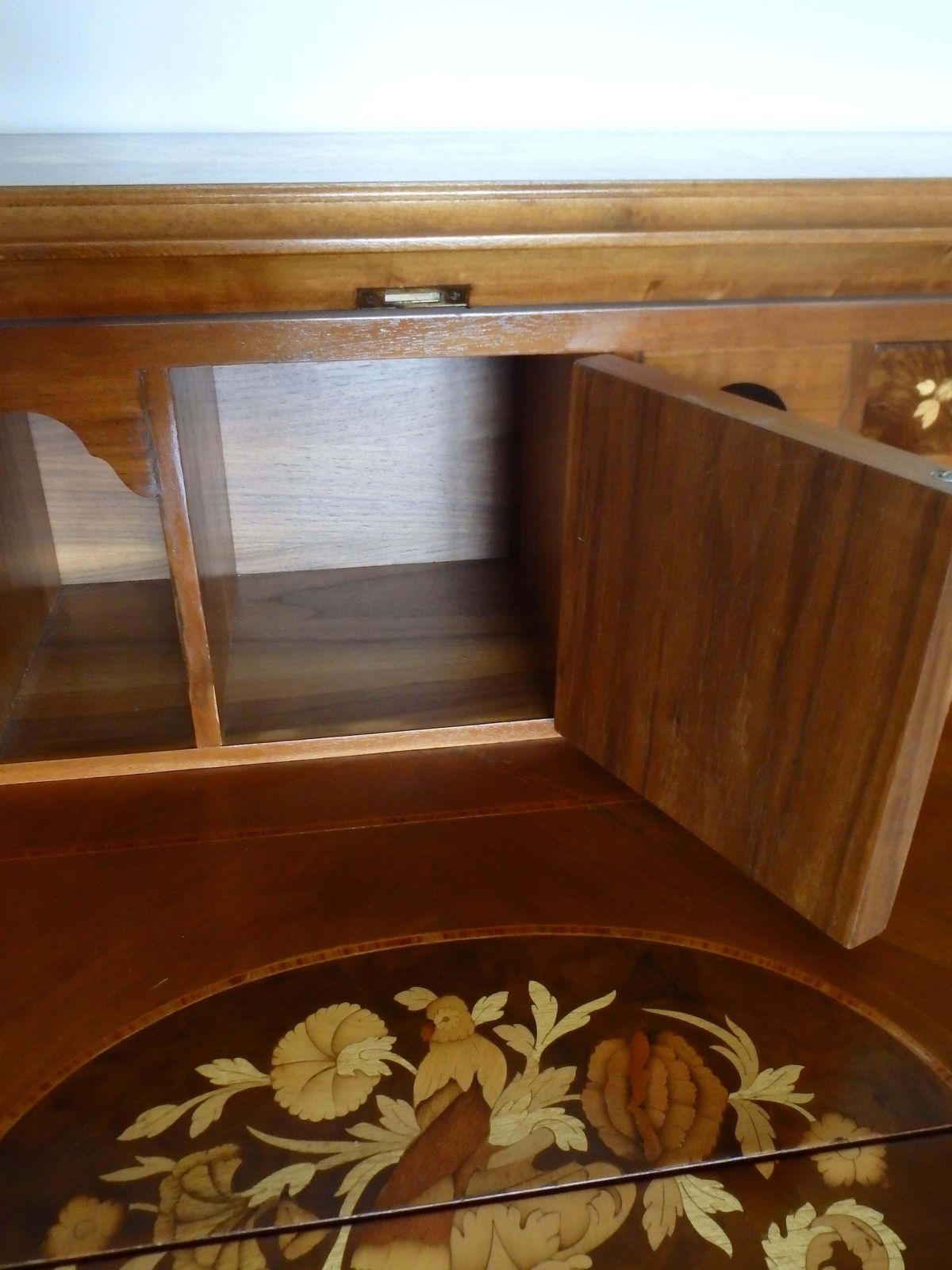 3383.0 Ladies' Secretary Desk With Rich Floral And Bird Inlays And Many Drawers photo