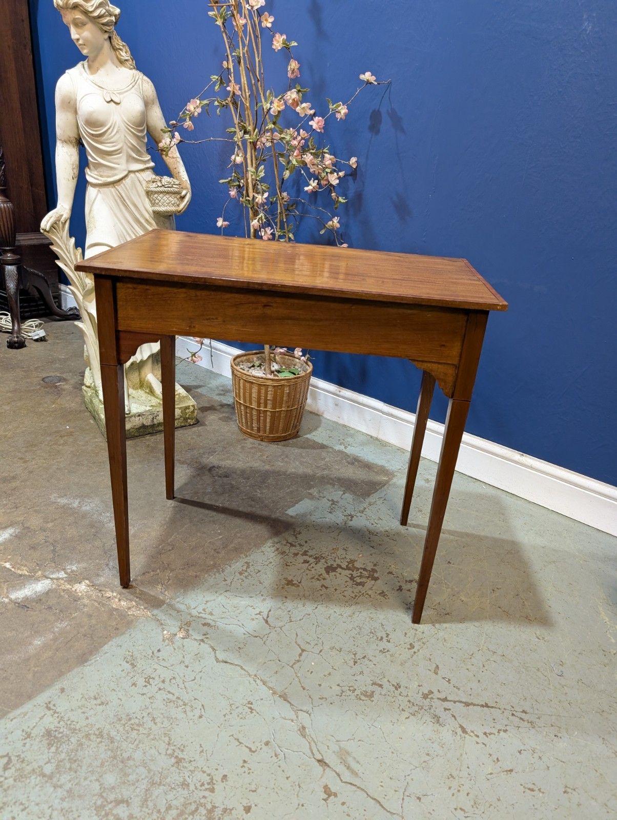 photo vinterior Edwardian Mahogany Side Table Elegant Legs Wine End Antique Polished Inlaid