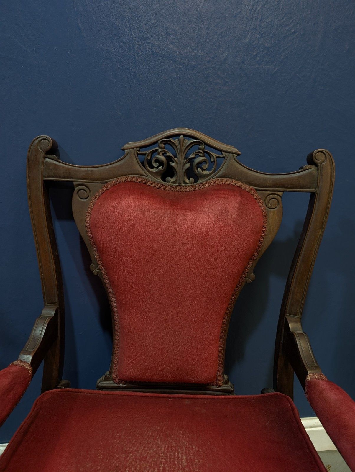 Antique Victorian Upholstered Armchair Red Velvet Throne Mahogany. photo Furniture