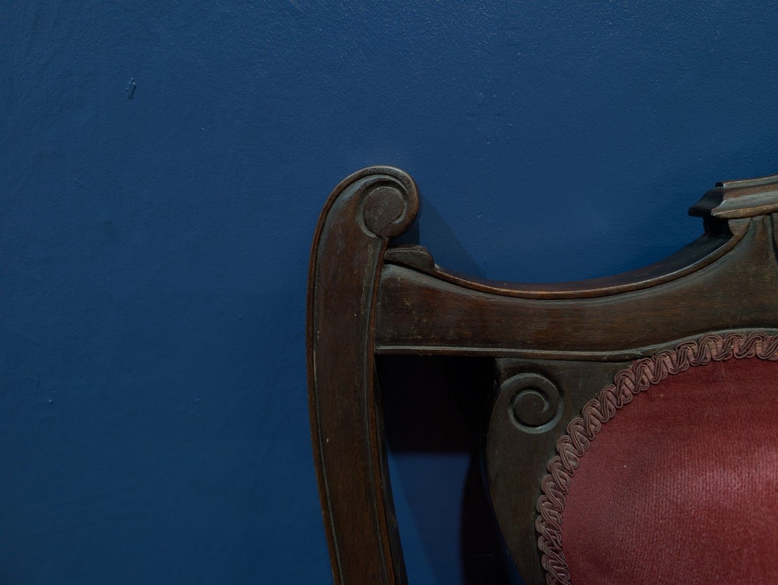 Antique Victorian Upholstered Armchair Red Velvet Throne Mahogany. photo vinterior