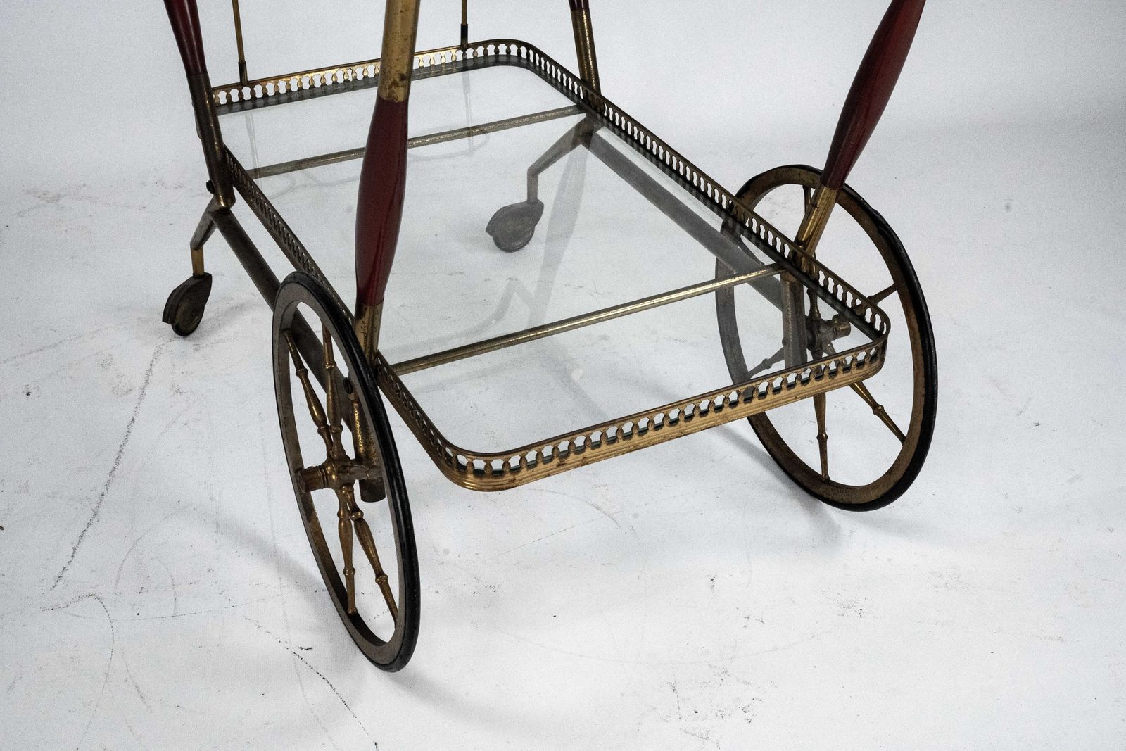 photo vinterior Mid Century Italian Brass And Glass Bar Cart By Cesare Lacca. Italy 1950s