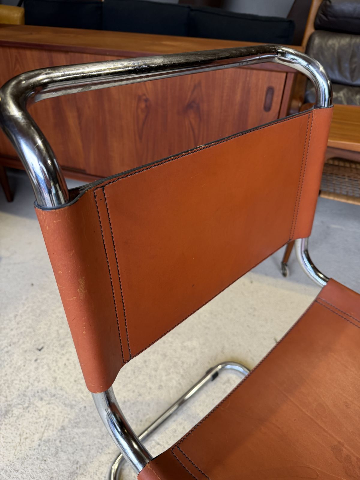 345.0 Tan Leather Mr10 Cantilever Chair In The Manner Of Ludwig Mies Van Der Rohe Bauhaus photo