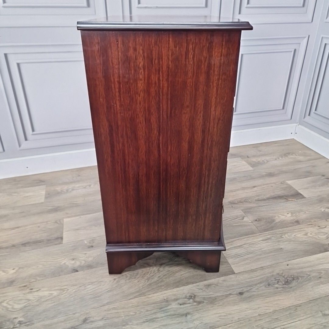 photo vintage Antique Georgian Style Drawers Reproduction Chest Of 4 Commode Bow Fronted