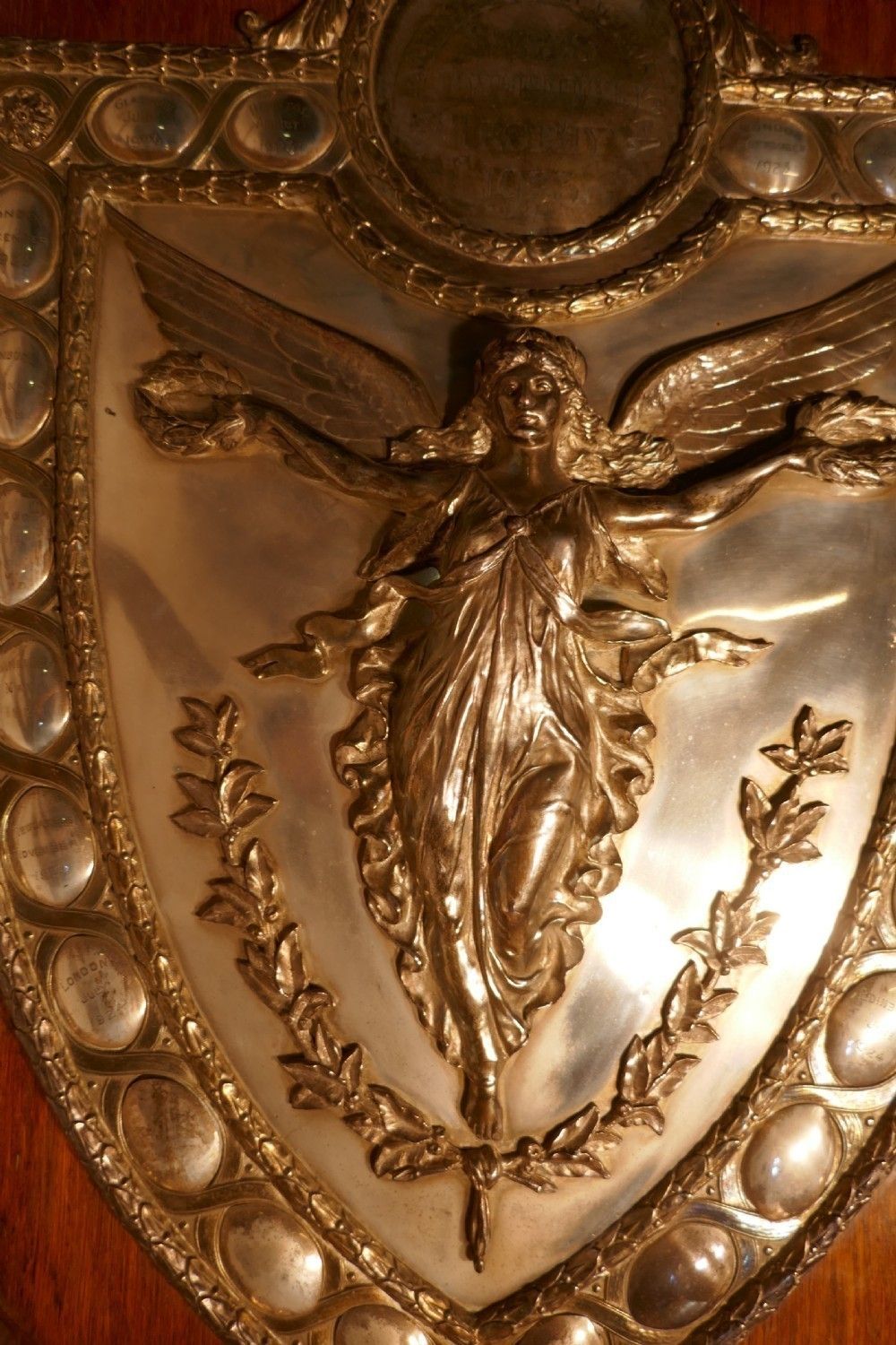 Large Arts And Crafts Shield Trophy With Nike The Goddess Of Victory photo vinterior
