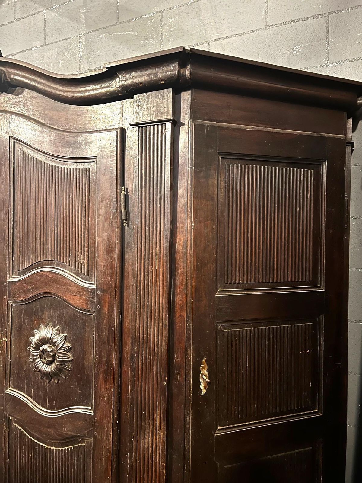photo furniture Piedmontese Walnut "Grissinato" 4 Door Closet, Italy