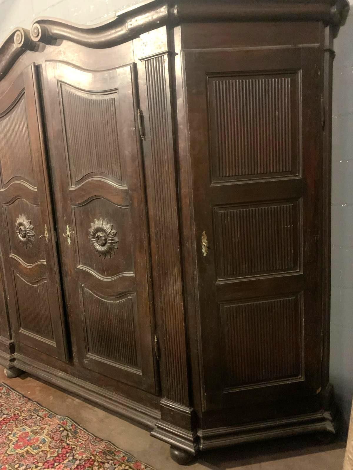 photo vinterior Piedmontese Walnut "Grissinato" 4 Door Closet, Italy
