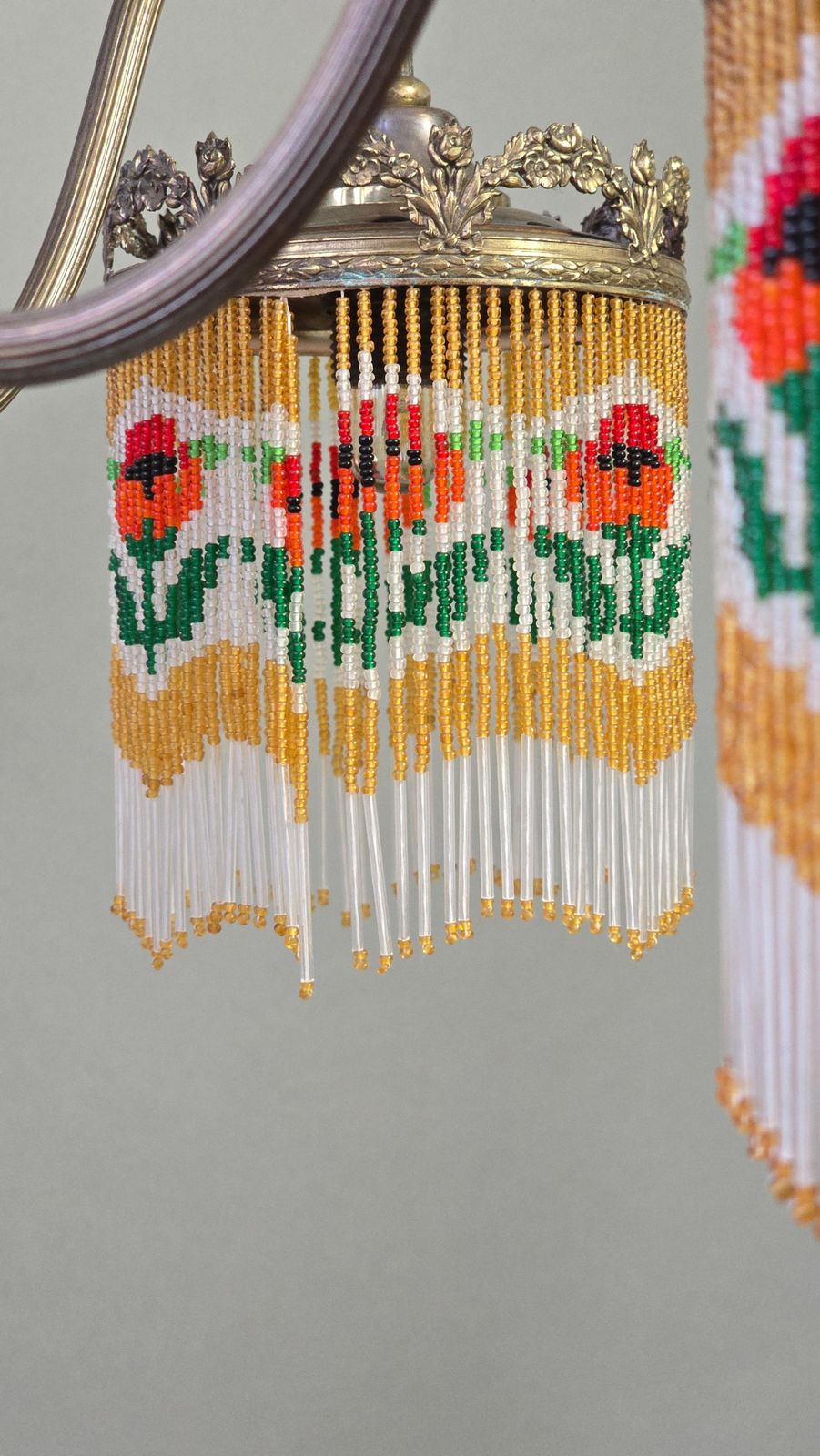 photo vinterior Beaded Glass Chandelier With Floral Motif
