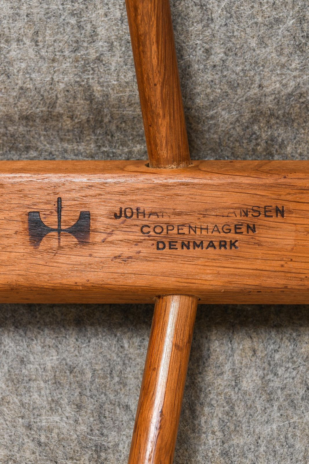 Sofa In Leather And Oak By Hans Wegner, 1949 photo vintage