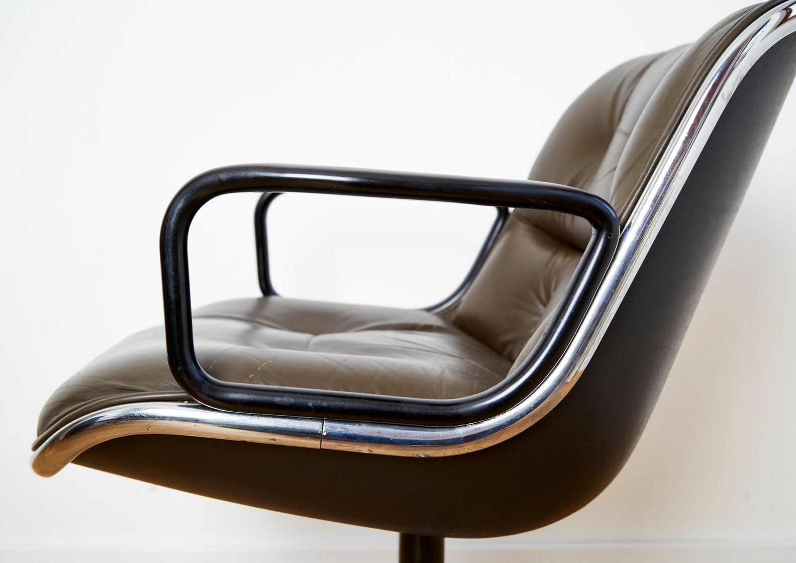 Executive Chair By Charles Pollock For Knoll International, 1960s photo vinterior