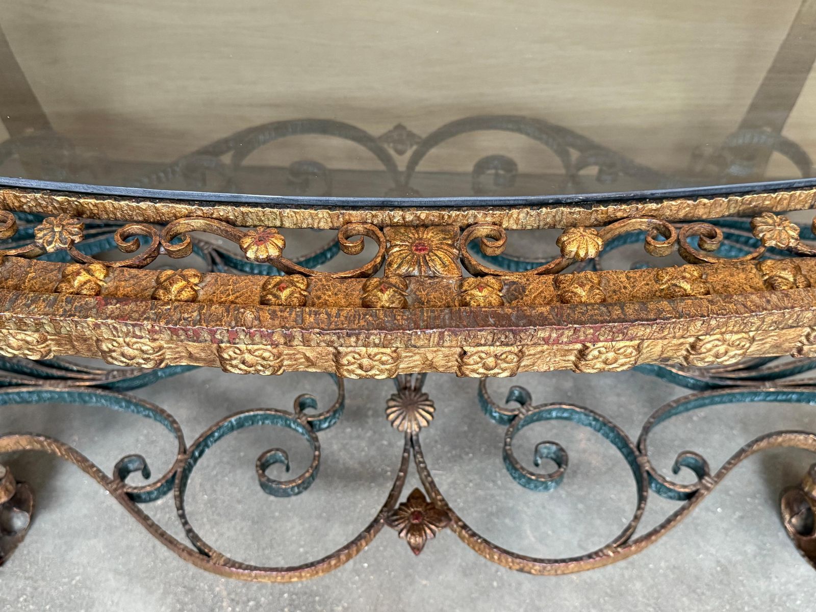 Table basse italienne Hollywood Regency en fer doré, ovale à 2 niveaux, décor de corde et glands photo 2511.0