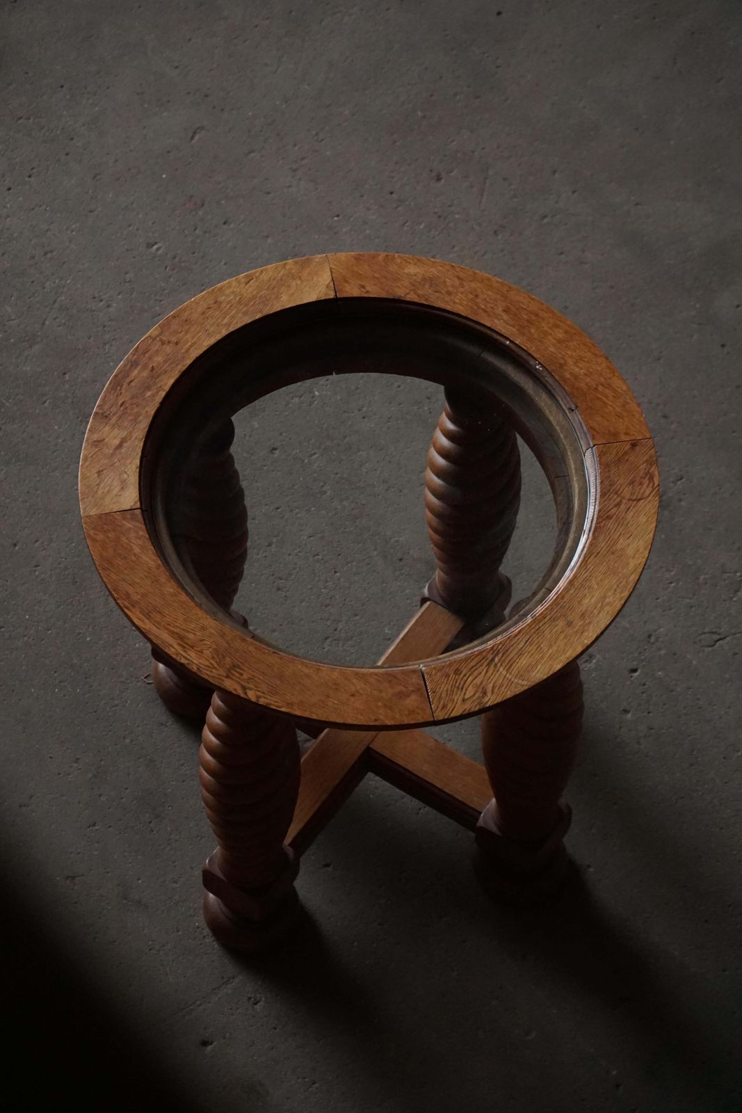 photo vinterior Danish Mid Century Modern, Oak Table With Spiral Turned Legs & Glass Top, 1950s