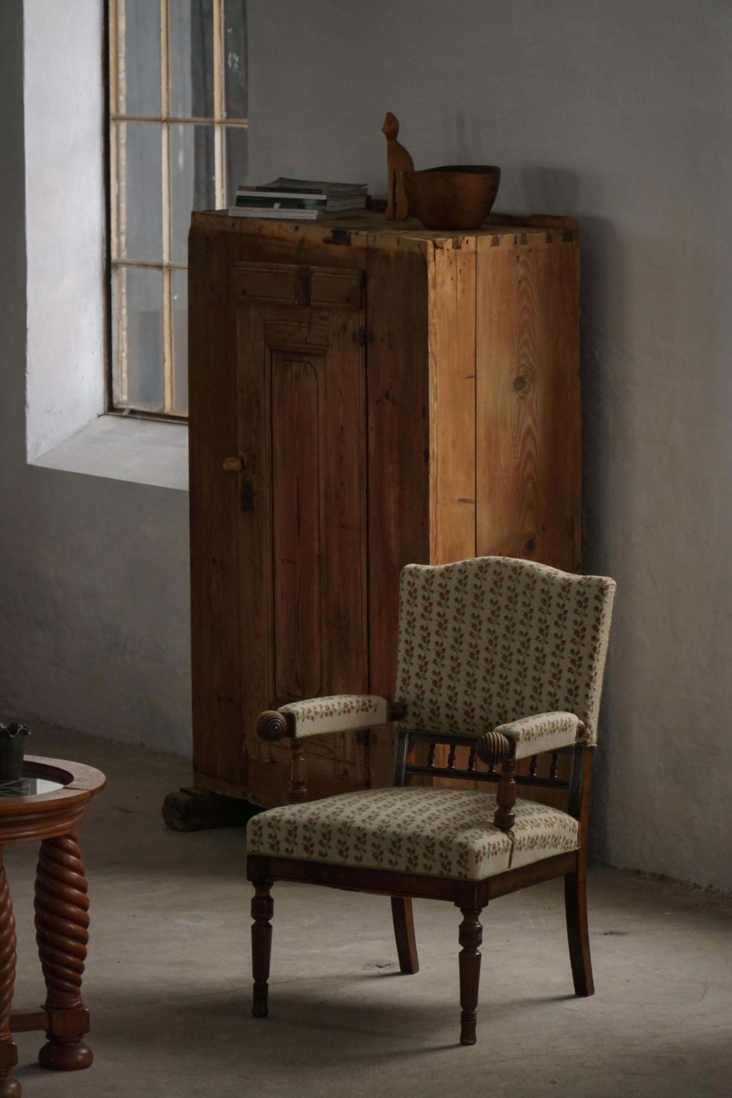 Danish Modern Armchair In Turned Wood With Floral Upholstery, Early 20th Century photo vintage