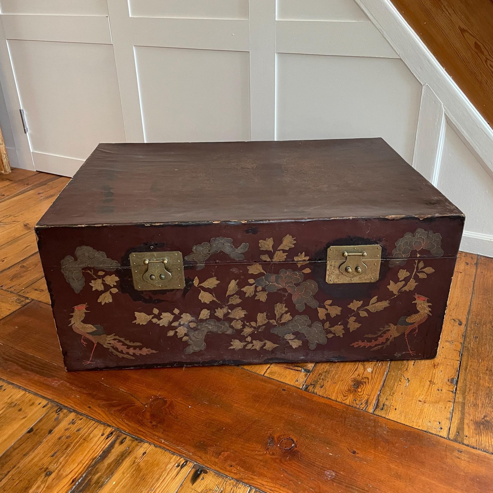 Furniture Large Hand Painted Chinese Trunk Dark Red Lacquered Oriental Storage Chest Vintage Blanket Box Coffee Table Decor Asian photo