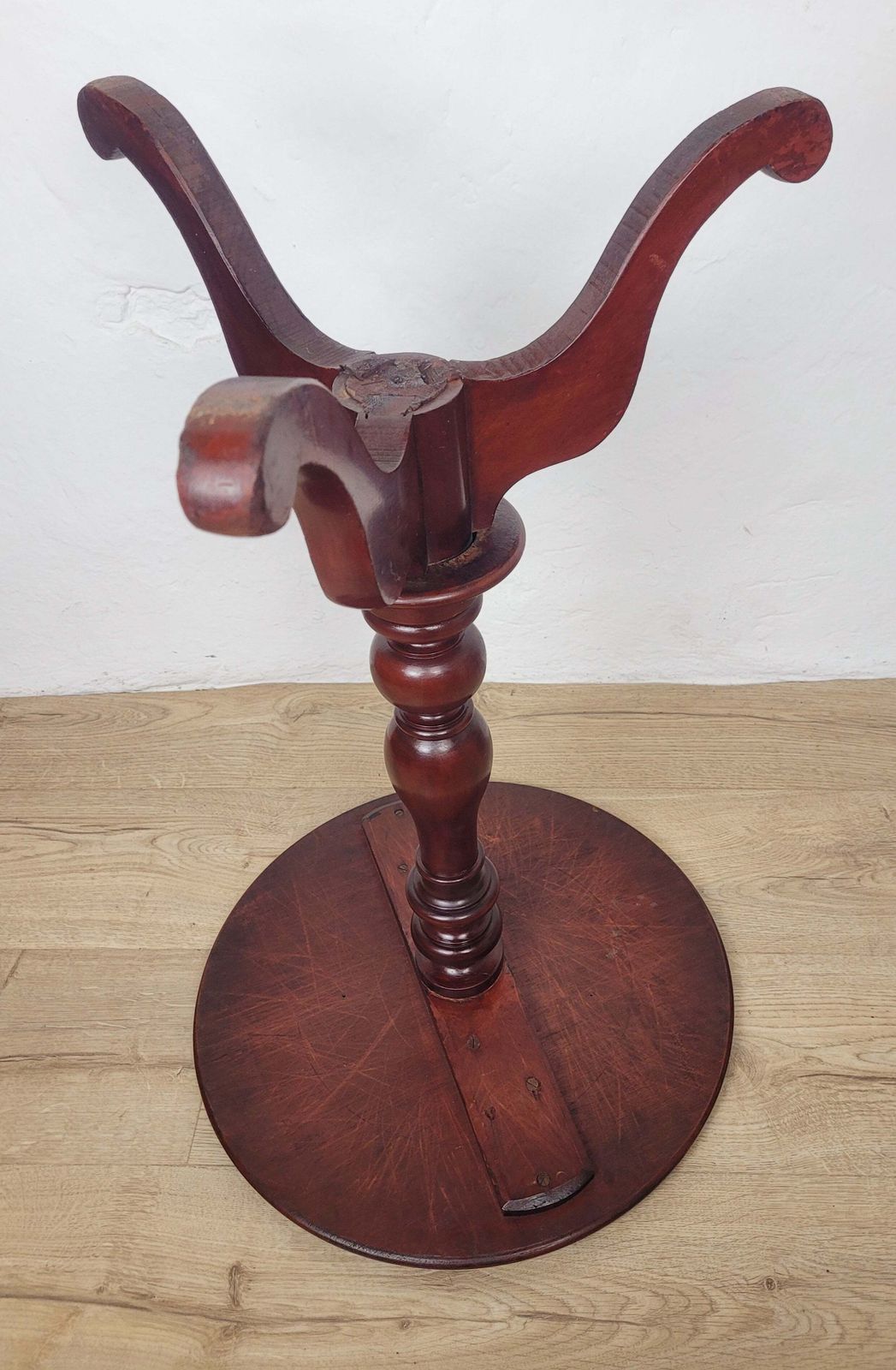 300.0 Victorian Pedestal Tripod Table English 19th Century Mahogany photo