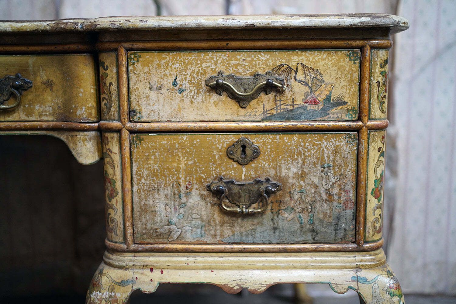 An Early 20thc Chinoiserie Lacquer Decorated & Painted Desk C.1920 25 photo vintage