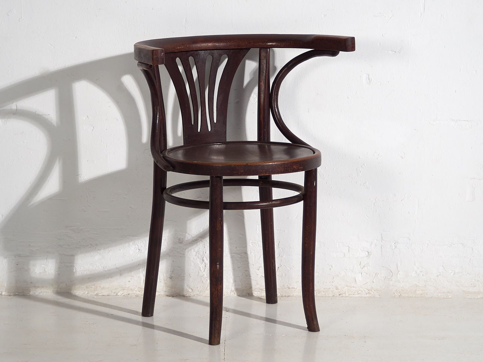 photo buy Thonet Antique Chairs With Armrests (C.1920). Set Of 4 Pieces #3