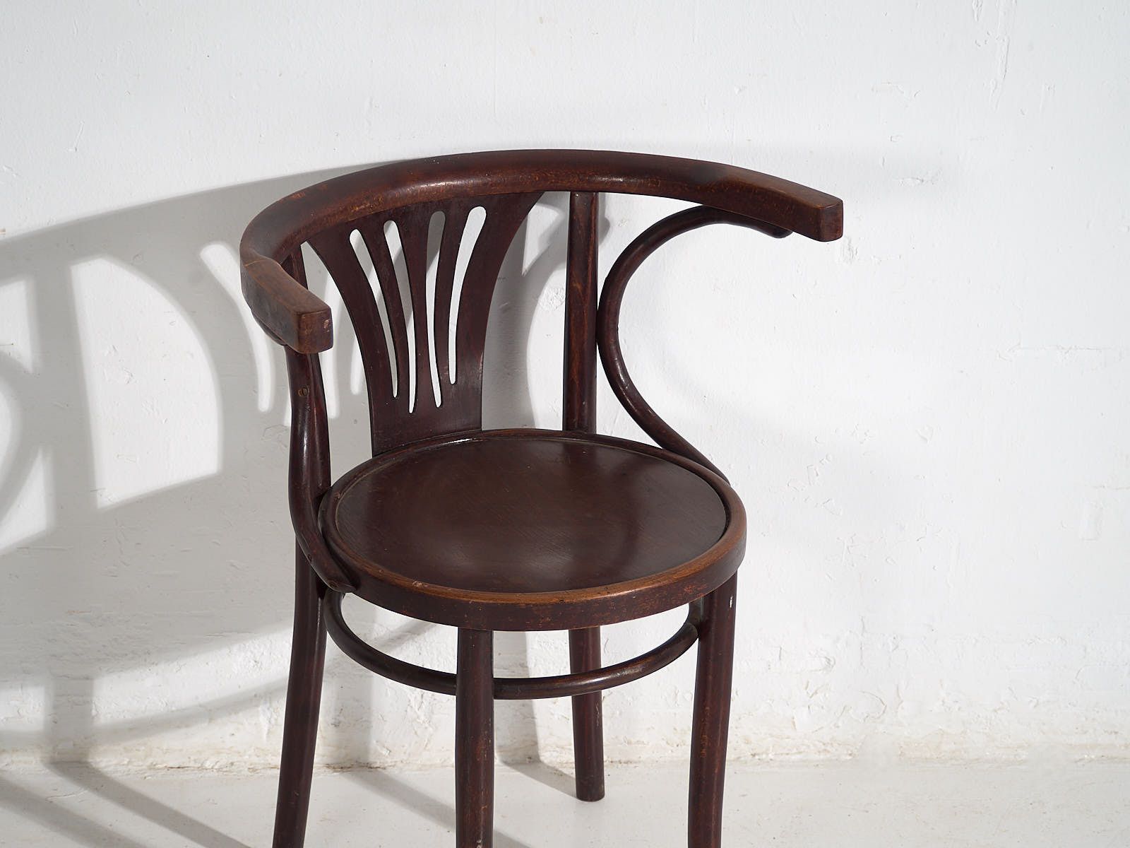 photo vintage Thonet Antique Chairs With Armrests (C.1920). Set Of 4 Pieces #3
