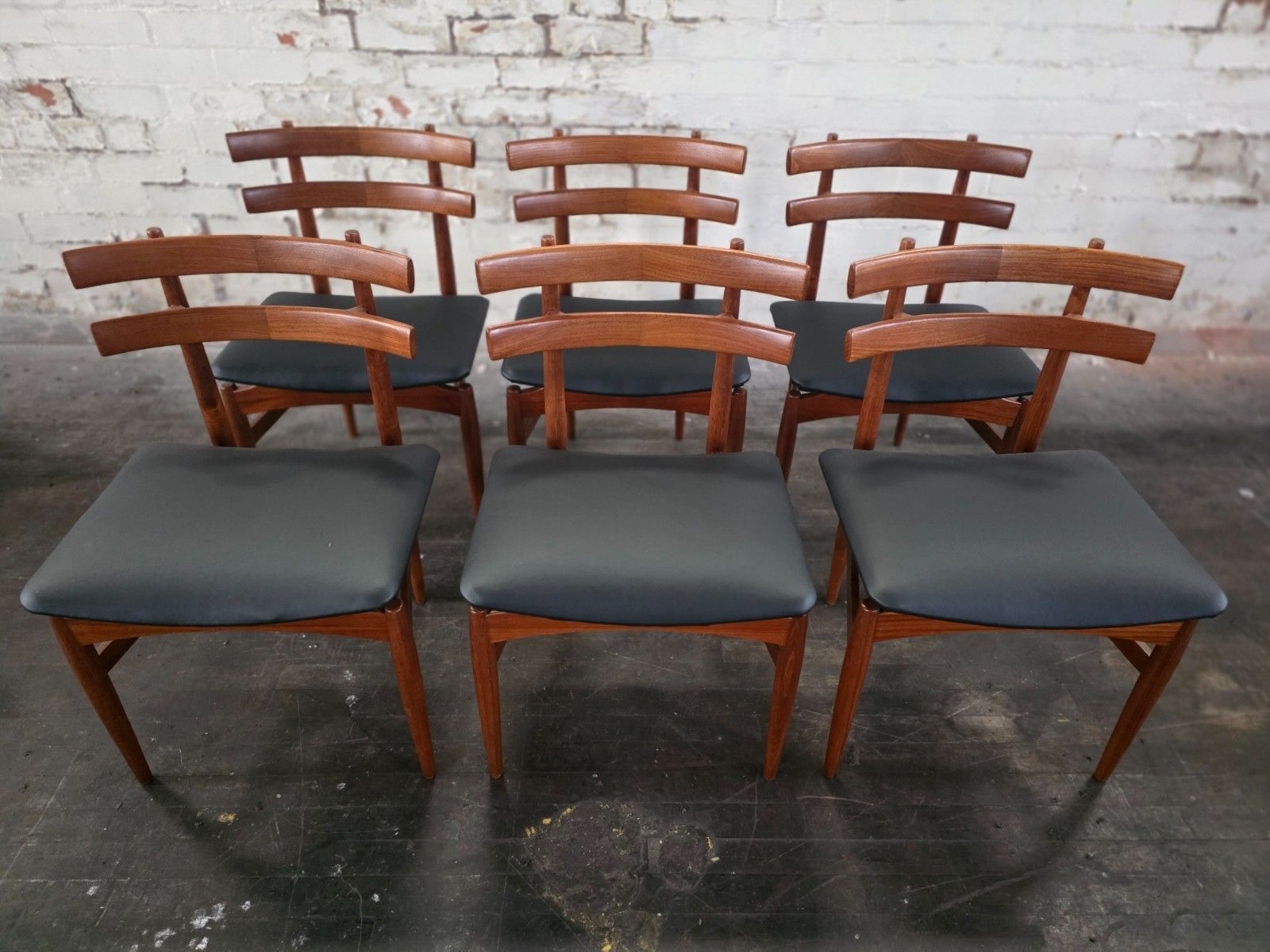 Set Of 6 Danish Teak Mid Century Model 30 Dining Chairs By Poulm Hundevad photo vinterior