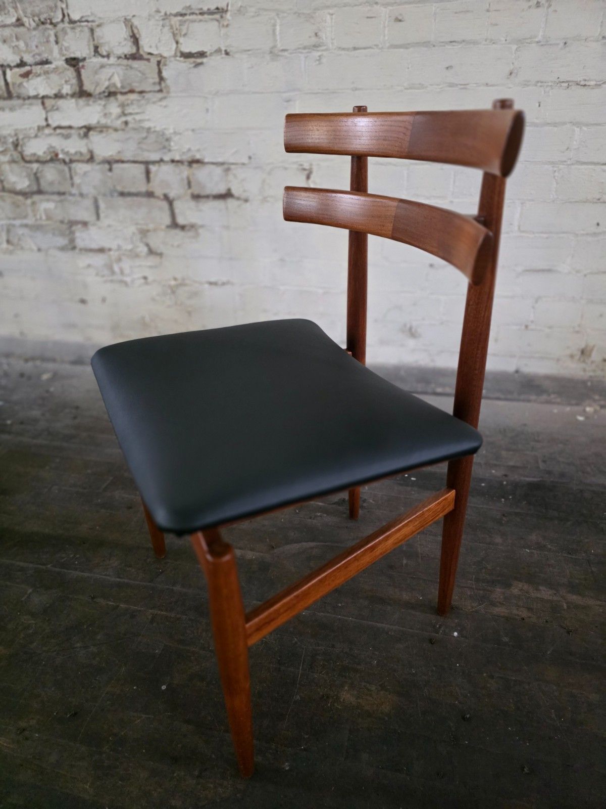 photo furniture Set Of 6 Danish Teak Mid Century Model 30 Dining Chairs By Poulm Hundevad
