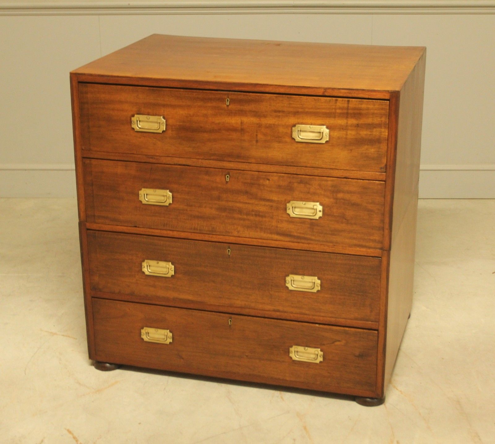 An Early 20th Century Mahogany Campaign Chest photo vinterior