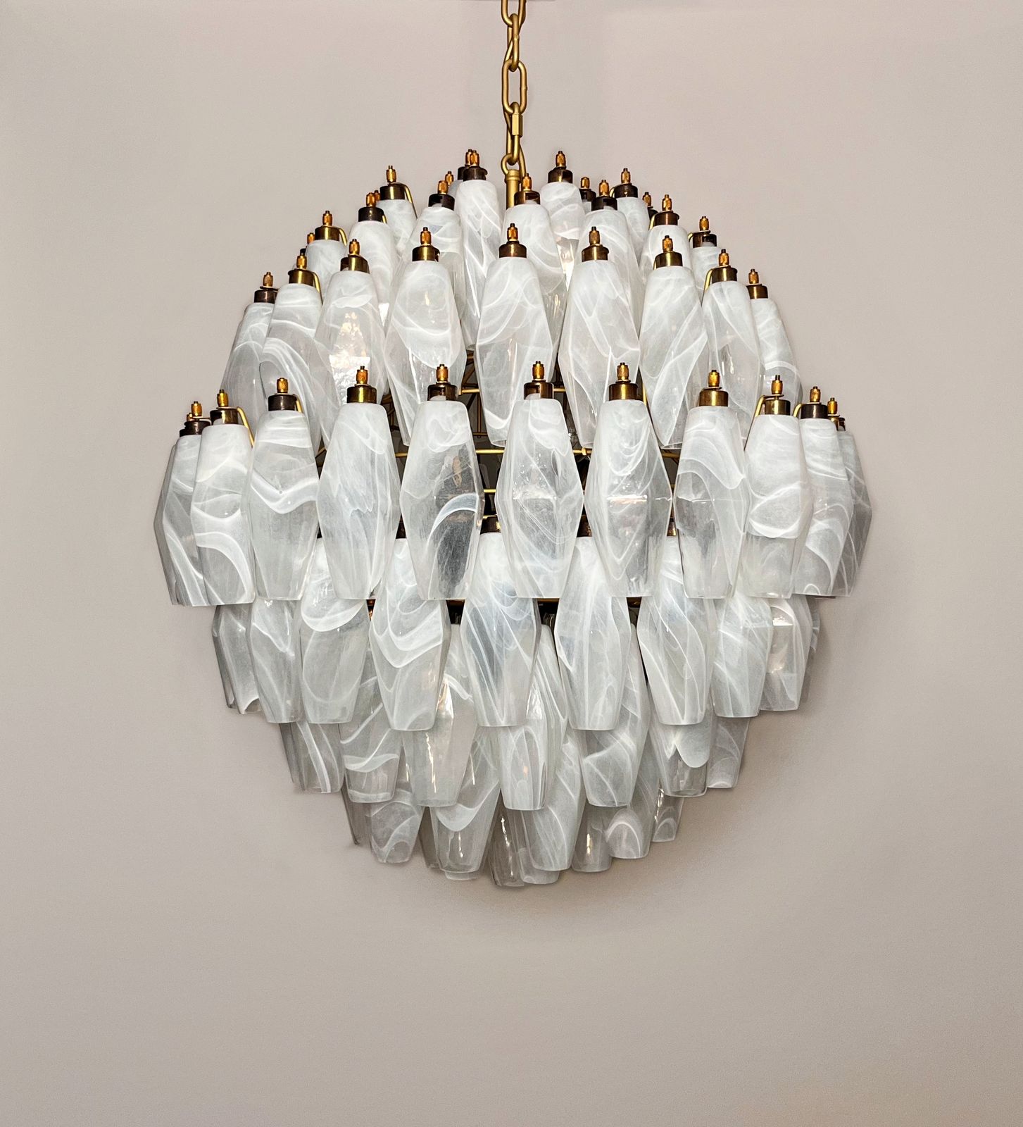 photo furniture Amazing Spherical Murano Poliedri Chandelier   140 White Alabaster Poliedri