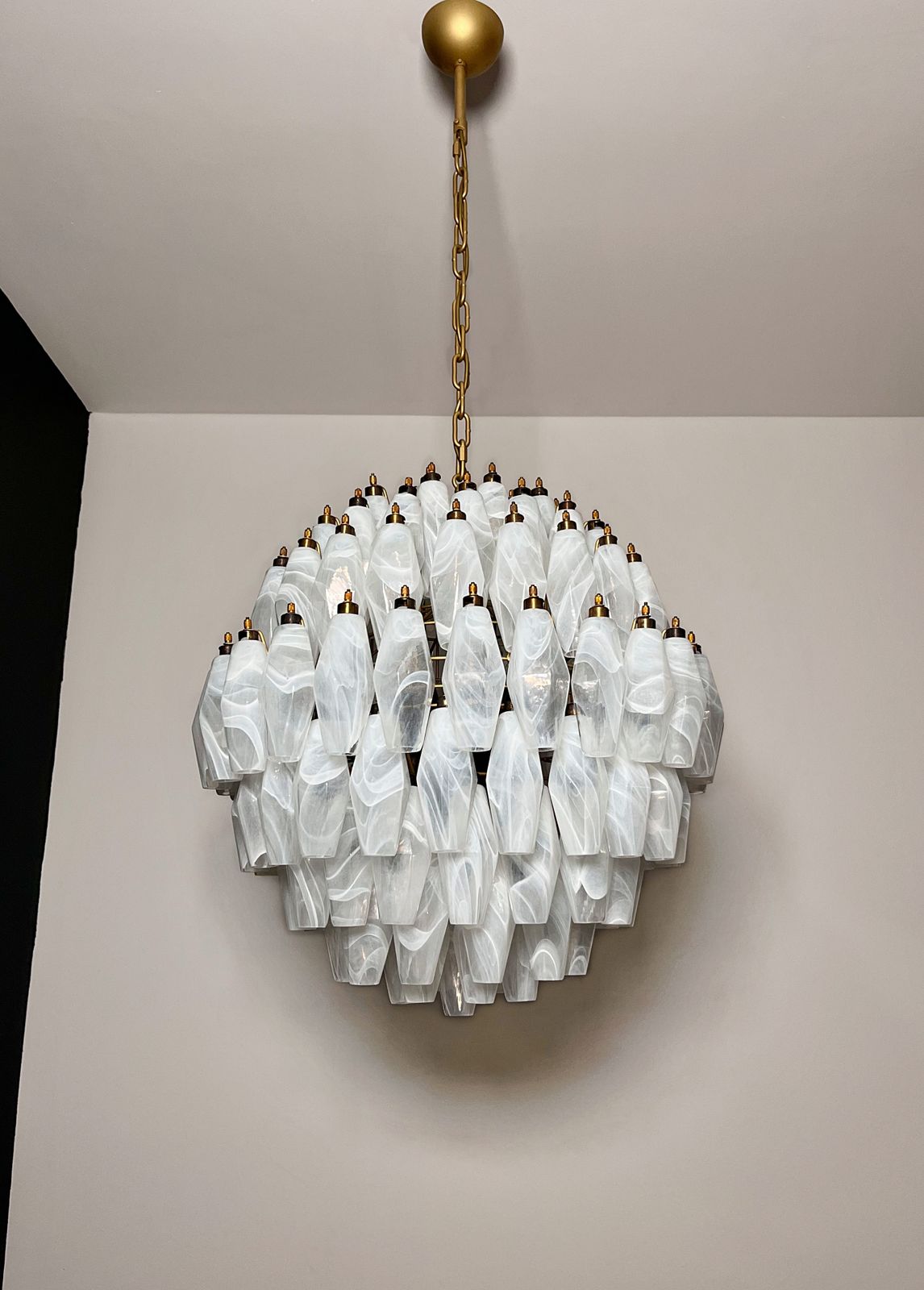 Lighting Amazing Spherical Murano Poliedri Chandelier   140 White Alabaster Poliedri photo