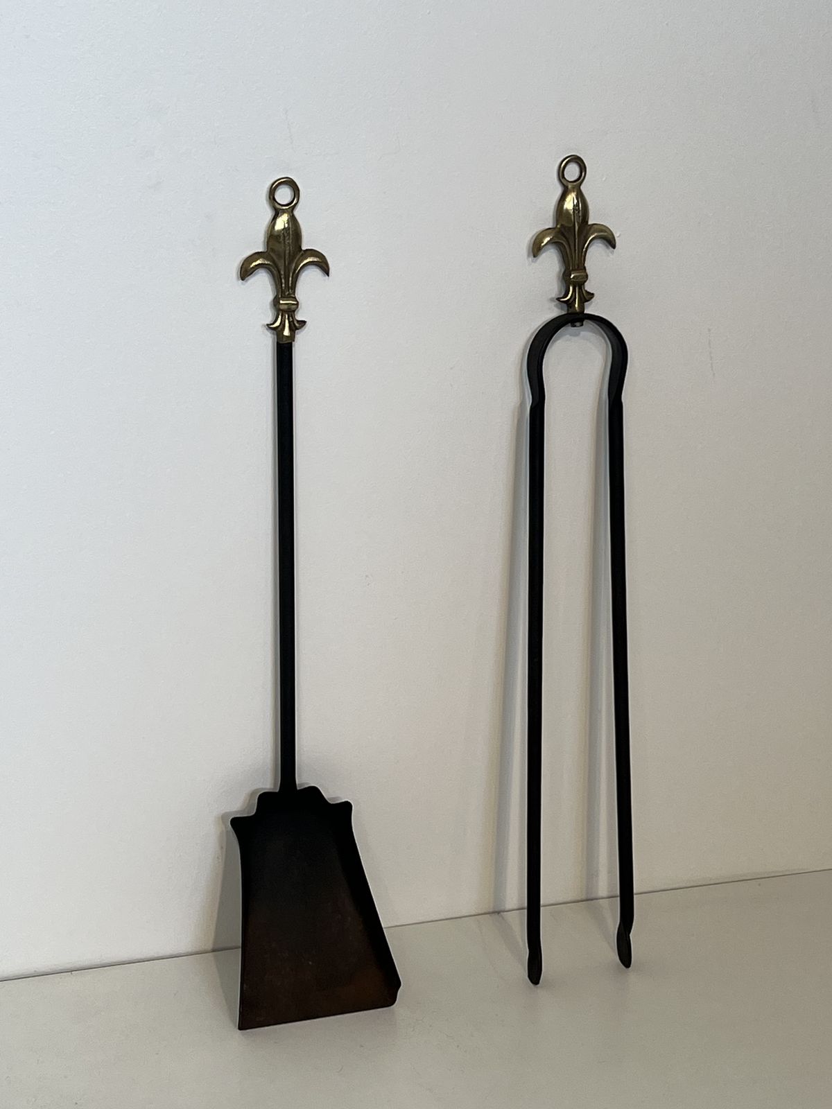 Neoclassical Style Fire Kit In Black Lacquered Metal And Brass With Fleur De Lis Motifs photo vintage