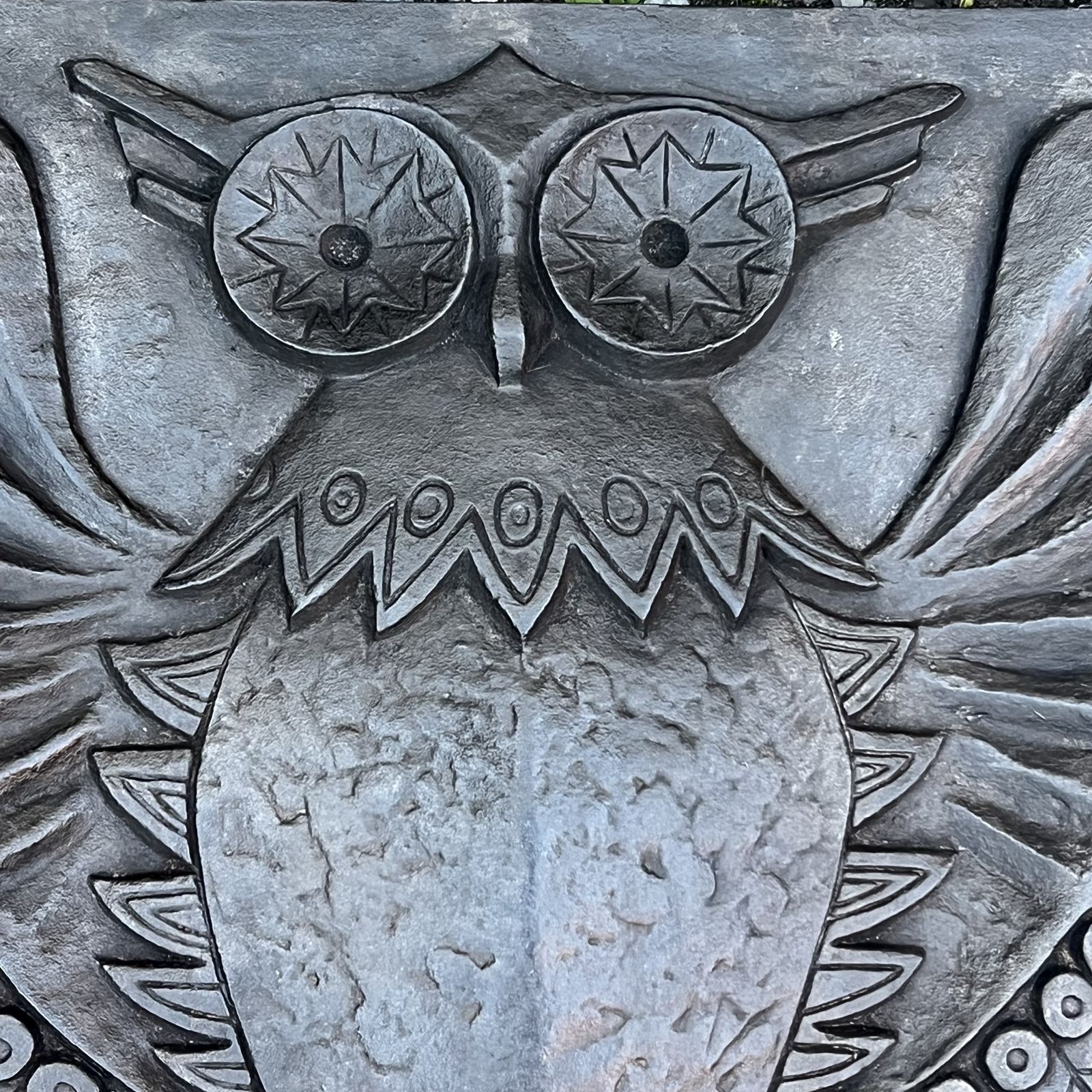 Modernist Cast Iron Fireplace Backplate, Owl Design, Signed Lucas By The Stern Foundry photo vinterior