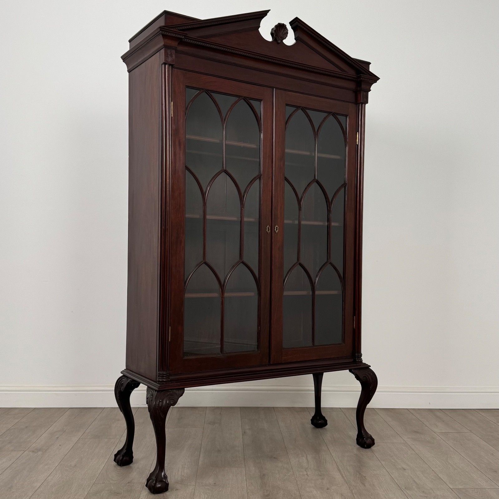 photo furniture Antique 19th Century Fine Quality Display Cabinet In Mahogany