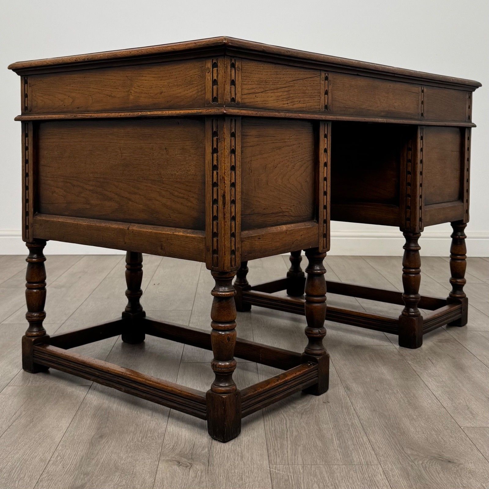 Antique 20th Century Fine Quality Jacobean Revival Desk In Oak photo Furniture