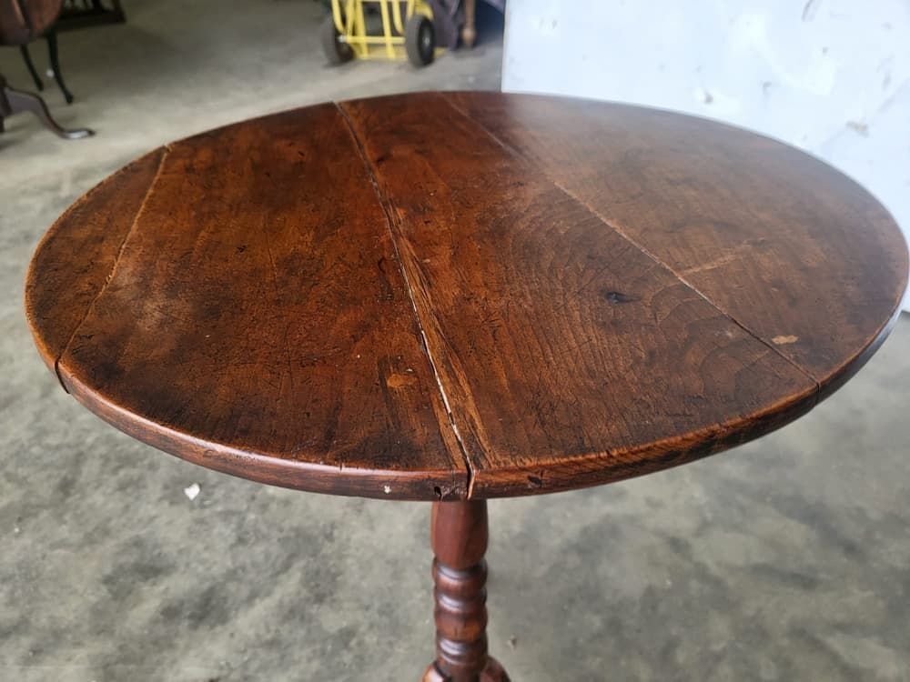photo furniture Antique Georgian Round Tripod Pod Side End Lamp Table
