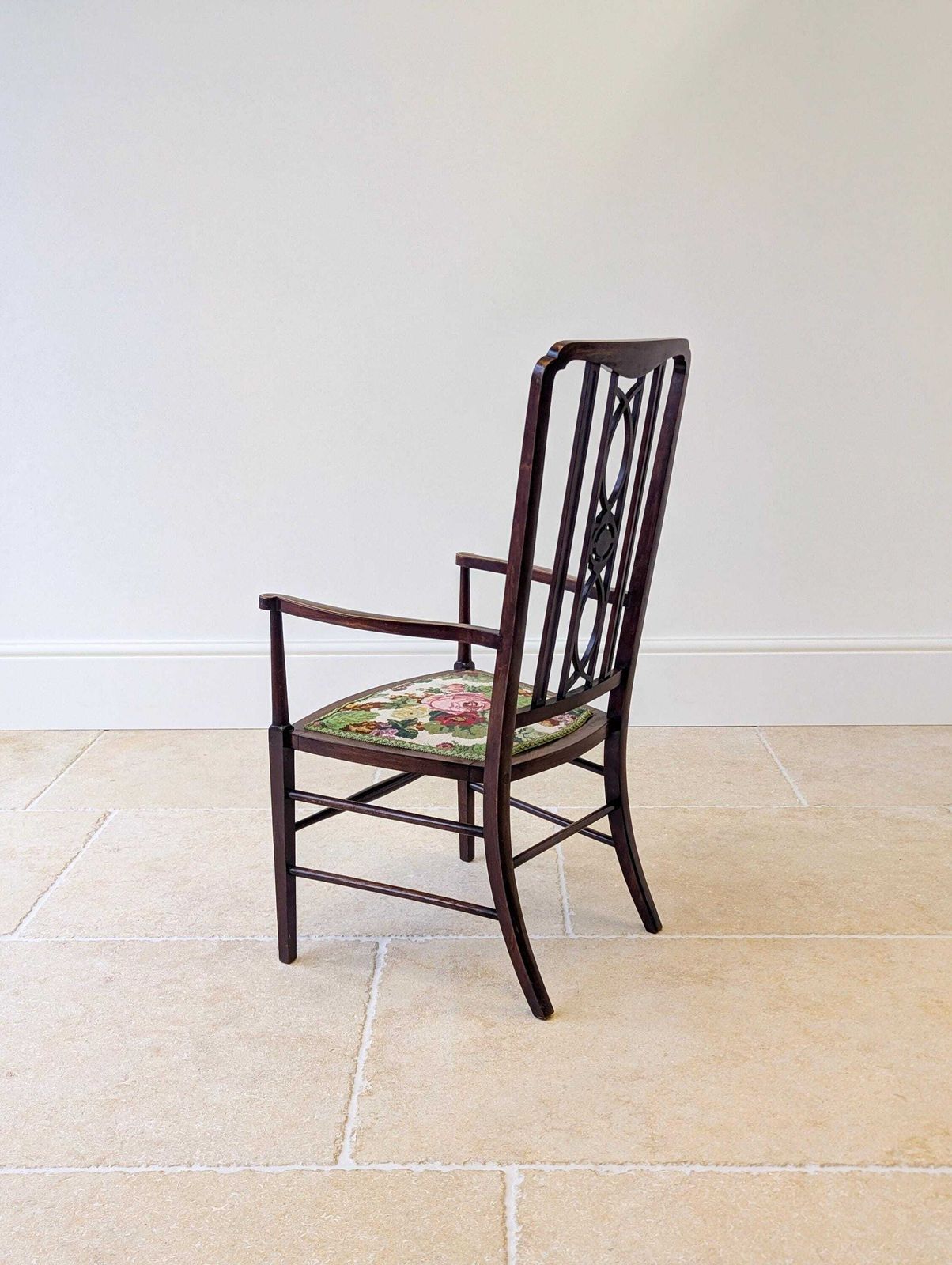 photo vintage Antique Edwardian Mahogany Elbow Chair C.1910